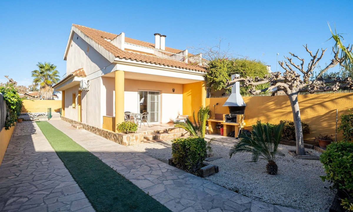 Riumar House | Holiday Home "Chalet l'alba" with Pool, Garden & Wi-Fi