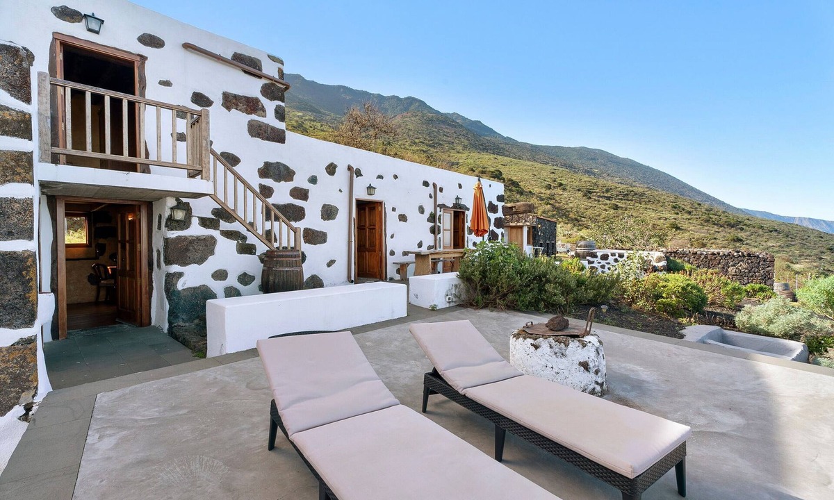 Tigaday House | Holiday Home 'El Lagar' with Sea View, Shared Terrace and Wi-Fi