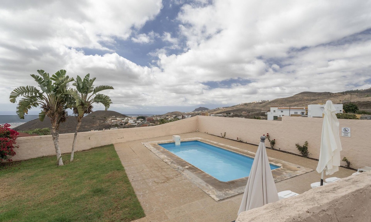 Granadilla de Abona House | Holiday Home 'El Pinito' with Sea View, Wi-Fi and Air Conditioning