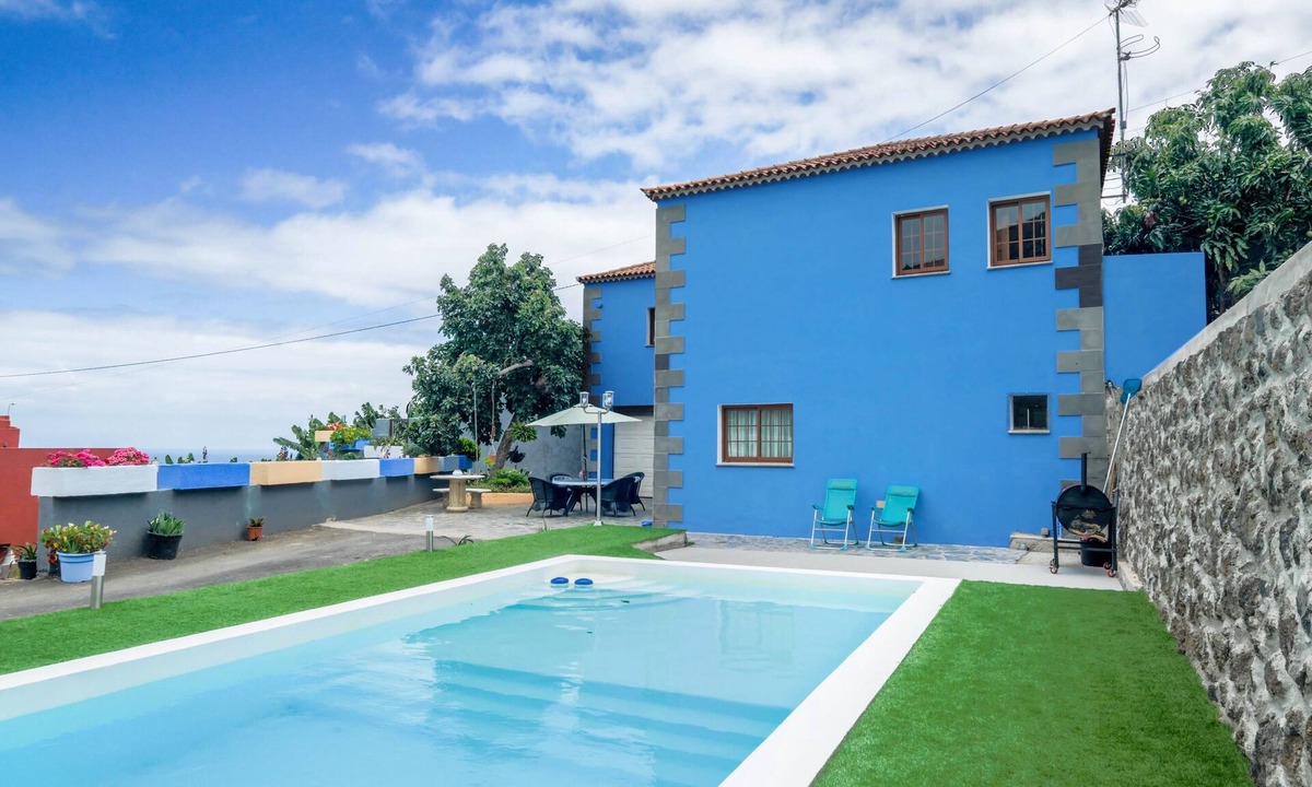 Icod de los Vinos House | Holiday Home “Casa las Cañas” with Mountain View, Sea View, Pool and Terrace