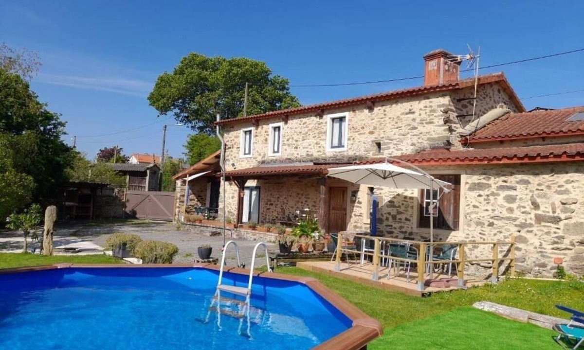 Viano Pequeno House | Holiday Home 'Fonte Do Barro Y Spa Optional' with Mountain Views, Private Pool and Wi-Fi