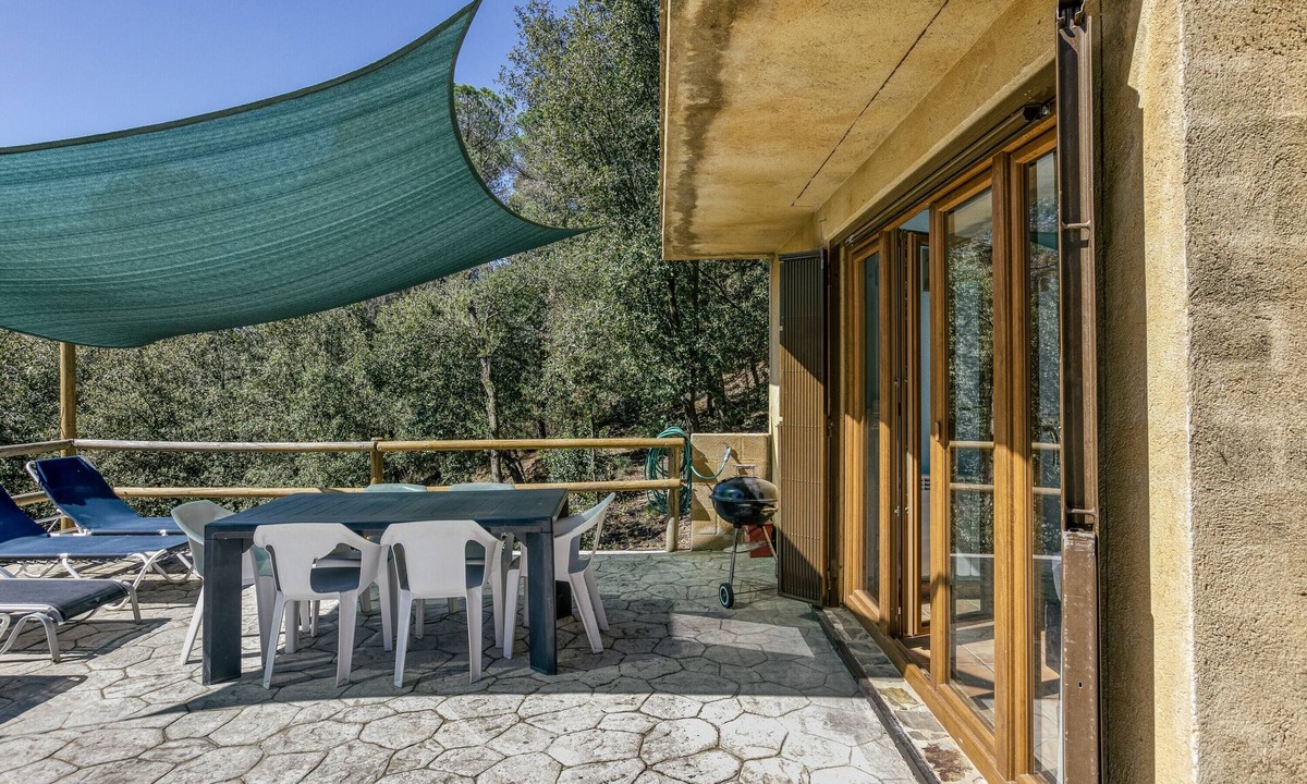 Santa Pellaia House | Holiday Home 'Gavarres2' with Mountain View, Private Pool and Private Terrace
