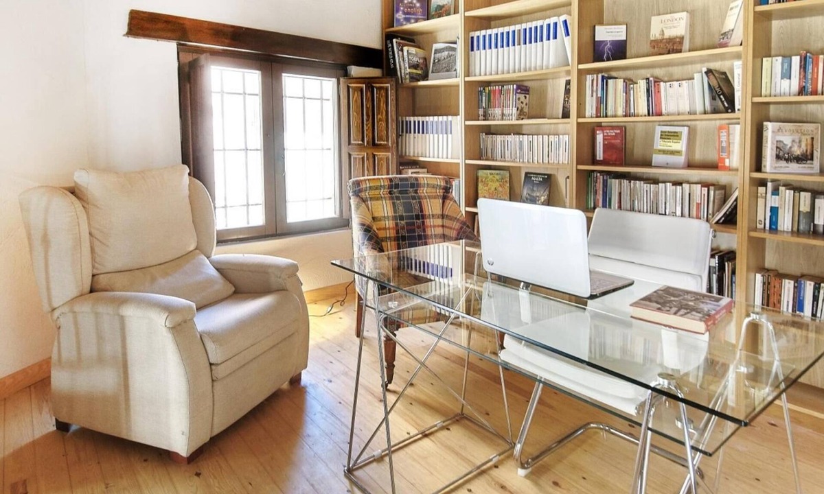 Ayllon House | Holiday Home 'Hestia' with Mountain View, Balcony and Wi-Fi