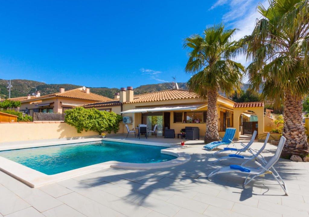 Palau-Saverdera House | Holiday Home LA OLIVA by Interhome