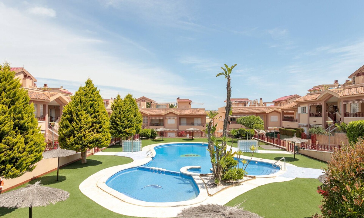 Gran Alacant House | Holiday Home 'Limón' with Shared Pool, Wi-Fi and Air Conditioning