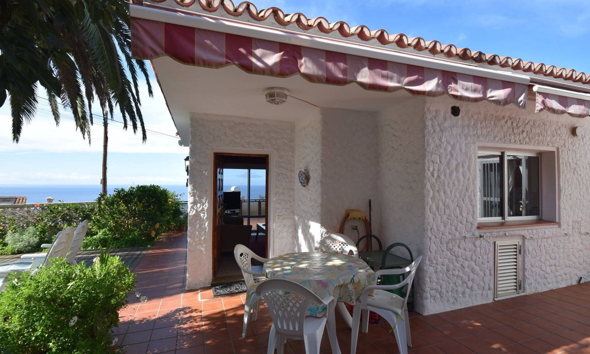 Tacoronte House | Holiday Home Mesa del Mar near Black Beach