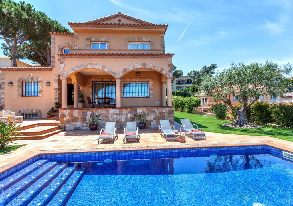 Condado del Jaruco House | Holiday Home Miro