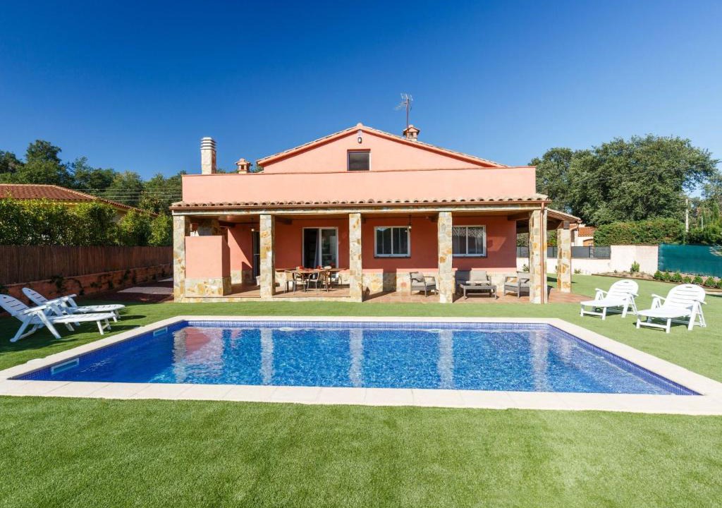 Can Carbonell House | Holiday Home Montverde by Interhome