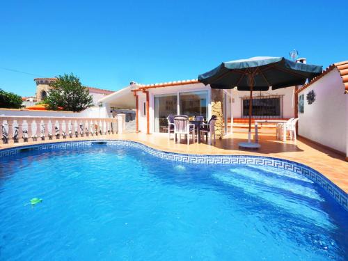 Holiday Peni | Empuriabrava