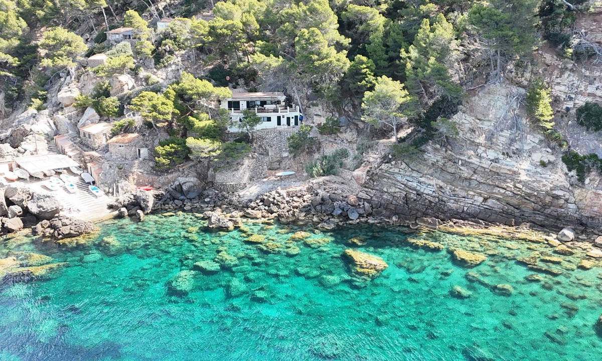 Banyalbufar House | Holiday Home 'Villa Banyalbufar' in front of the beach with stunning sea view