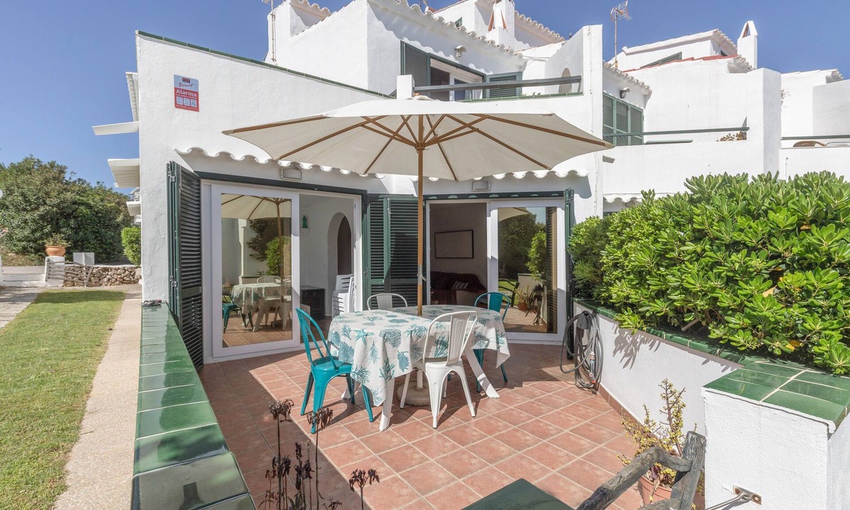Es Castell House | Holiday Home “Villa Sol Del Este, Es Castell” with Sea View, Wi-Fi and Air Conditioning