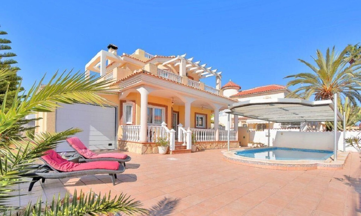 Holiday Los Urrutias Persons Bedrooms | El Algar