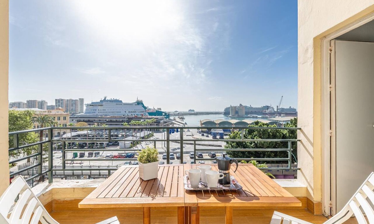 Ensanche Centro Apartment | Holidays2Malaga Heredia with terrace