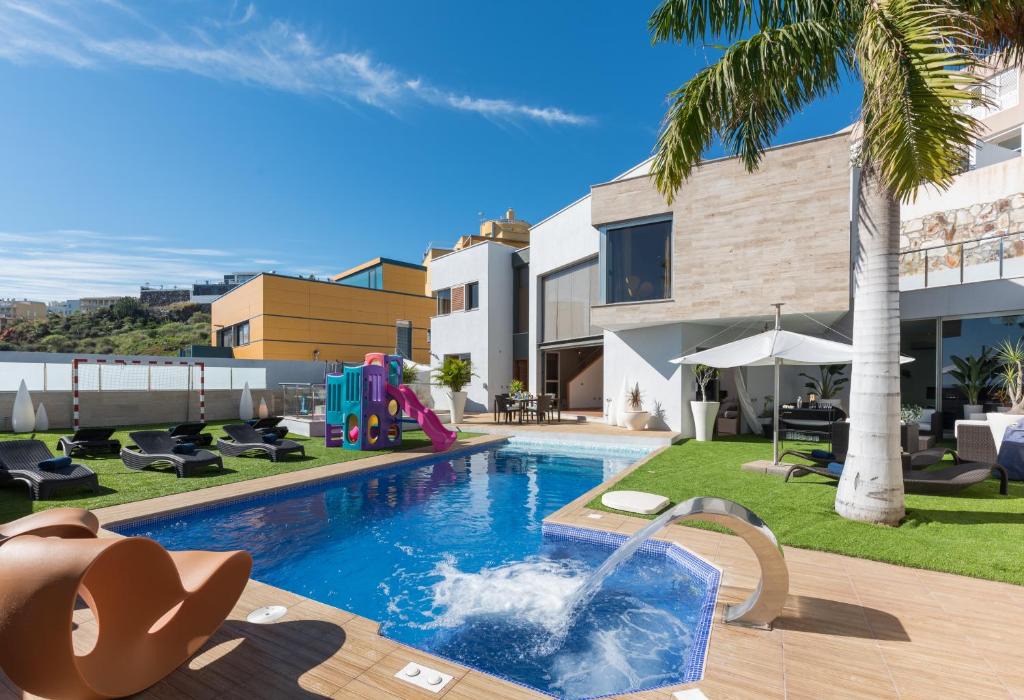 Acoran Villa | HomeForGuest Villa with Sea Views, Pool, Spa, Gym, Cinema & ProAudio - HomeForGuest