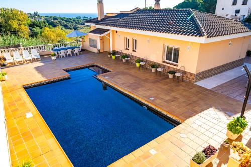 Sant Cebria de Vallalta Apartment | HomeHolidaysRentals Aube