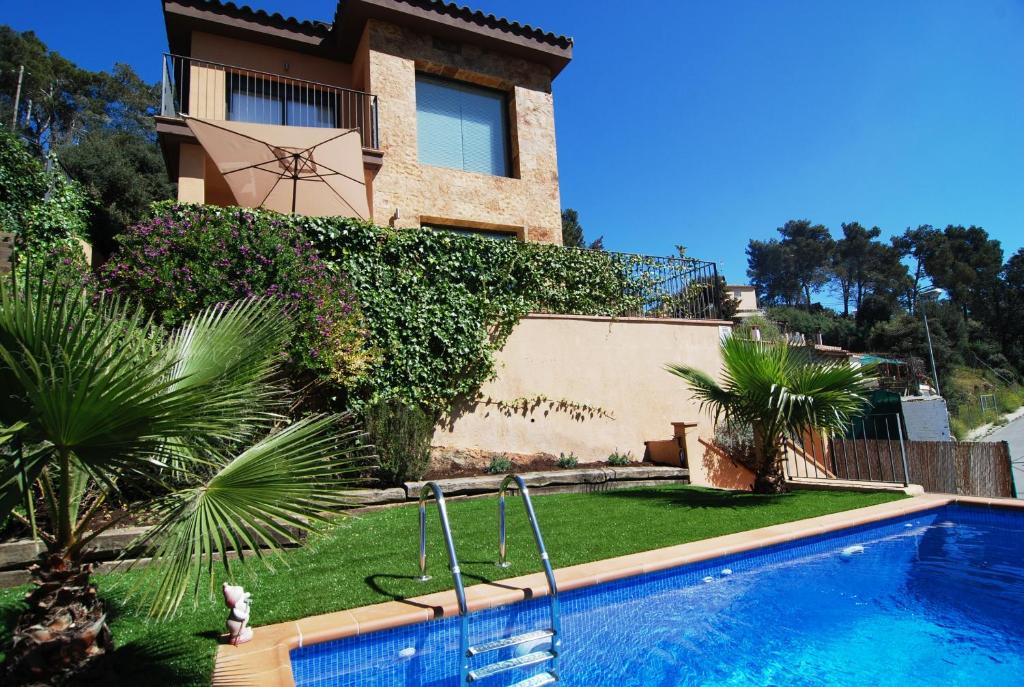 Santa Susanna Villa | HomeHolidaysRentals Plaisirs