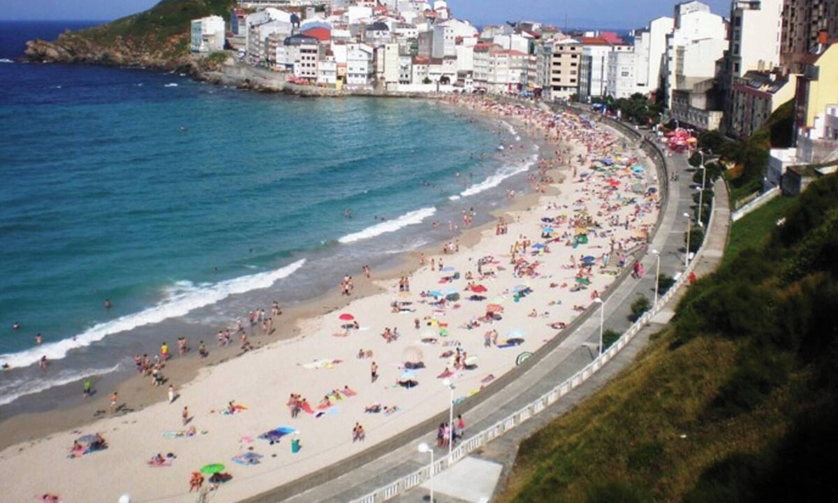 Malpica de Bergantinos Apartment | Homerez - Apartment in Malpica, sea view