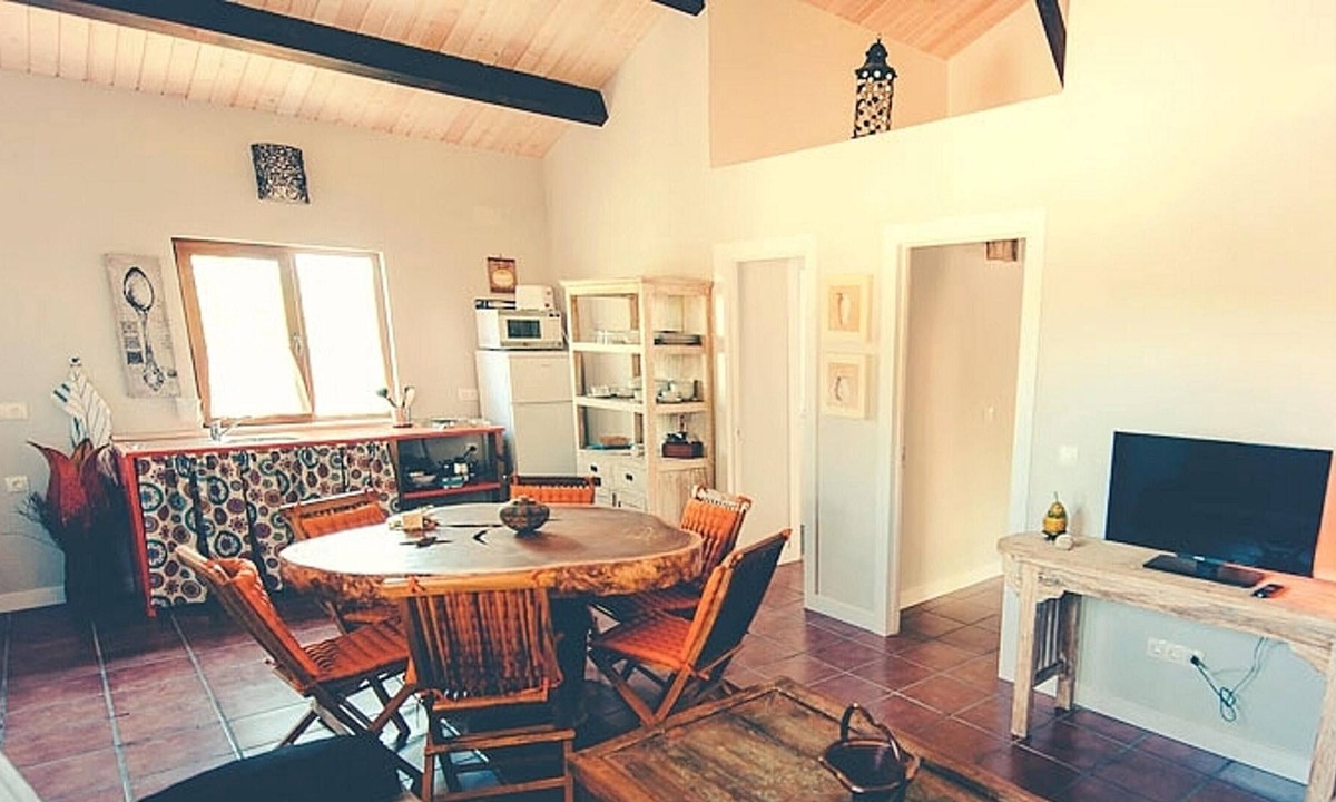 Canamero House | Homerez - Beautiful house for 6 ppl. with shared pool and terrace at Cañamero