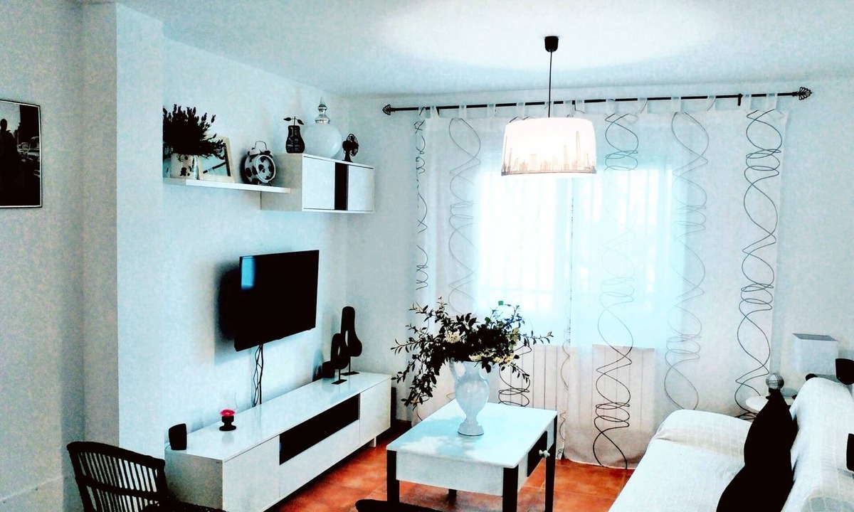Almagro House | Homerez - Spacious house in Almagro with garden and 3 bedrooms