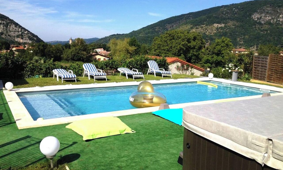 Foix Villa | Homerez - Villa in Foix