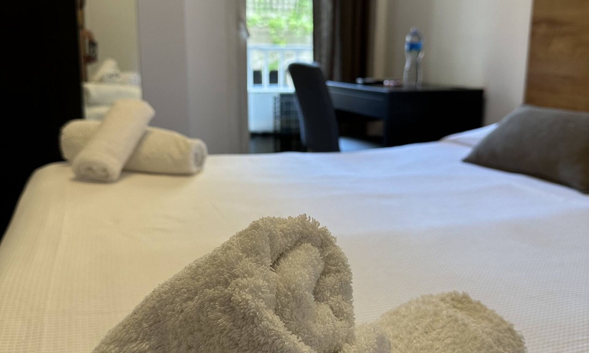 Sant Gervasi Hotel | Hostal Alogar