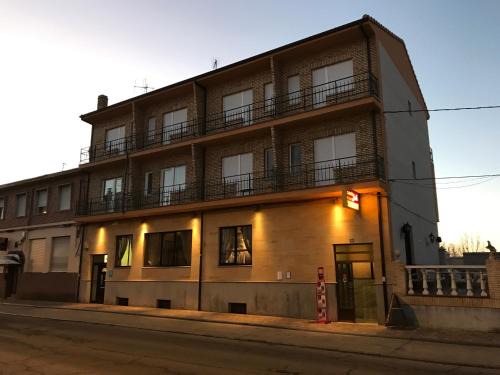 San Justo de la Vega Hostel | Hostal Juli