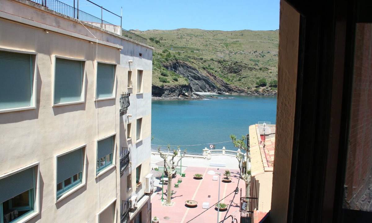 Portbou Hostel | Hostal Juventus