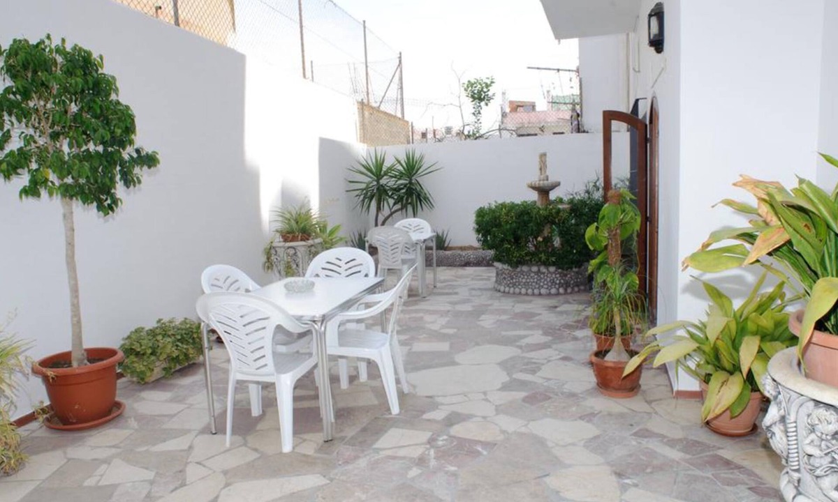 Sant Antoni de Portmany Hostel | Hostal Montaña