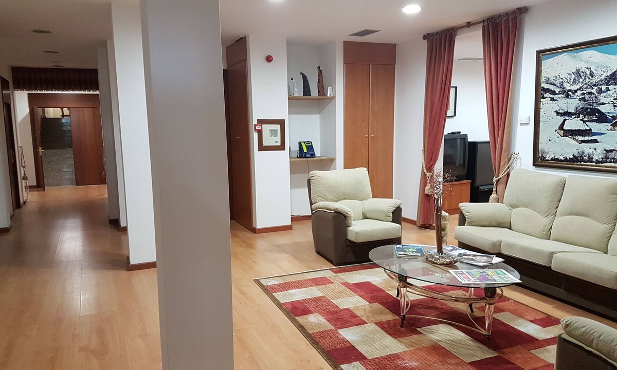 Villafranca del Bierzo Hostel | Hostal Restaurante La Charola