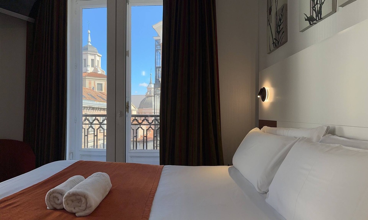 Literary Quarter Hostel | Hostal Sol Square Madrid