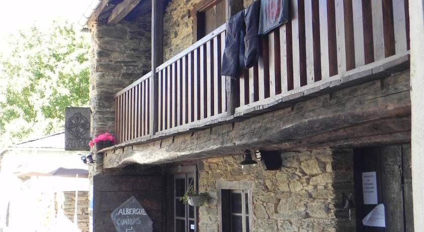 Triacastela Hostel | Hostel ∙ 3 guests