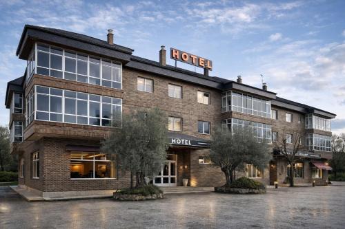 San Cibrao Das Vinas Hotel | Hotel San Rosendo