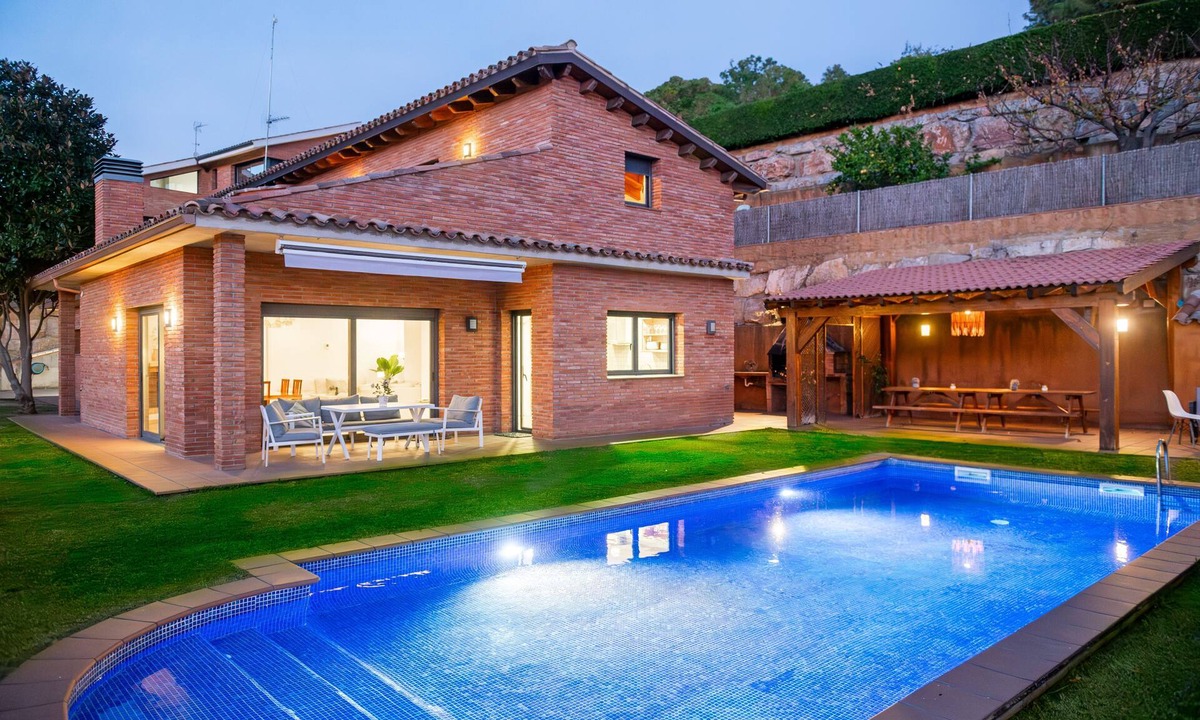 Sant Andreu de Llavaneres House | House with jacuzzi near the beach ideal for families