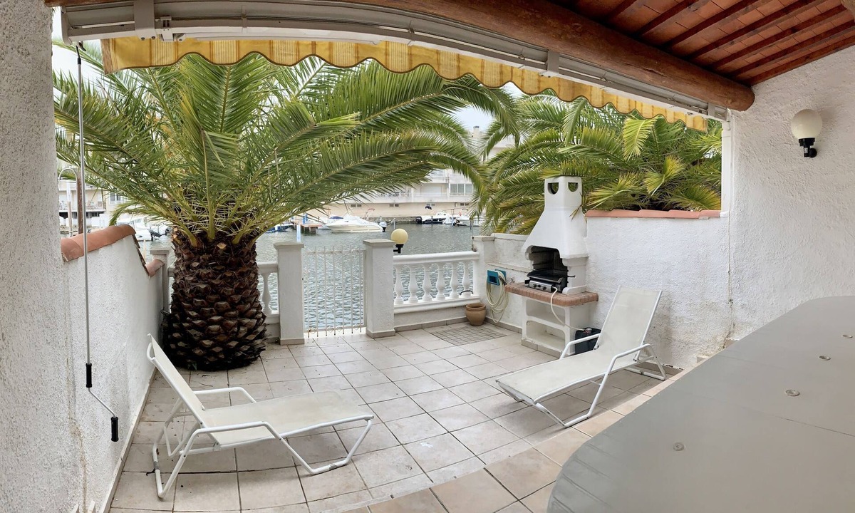 Empuriabrava House | House between port & canal option mooring 15x4m access from terrace