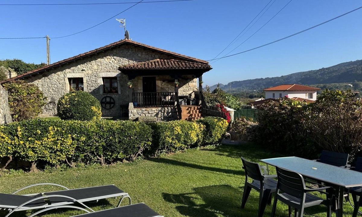 Llanes House | House