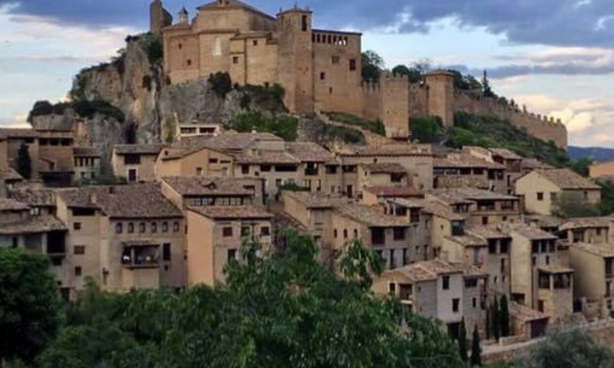 Alquezar House | House in medieval village.