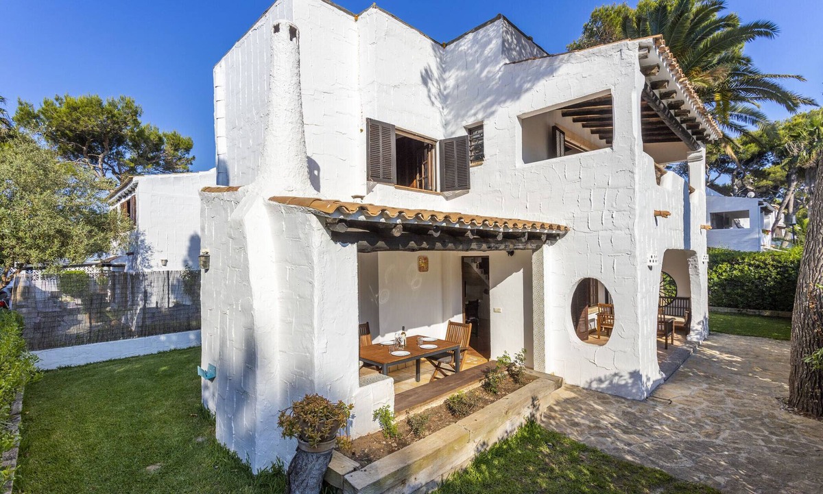 Muro Ski Chalet | House in Playa de Muro with 3 bedrooms, 2 bathrooms, wifi and barbecue