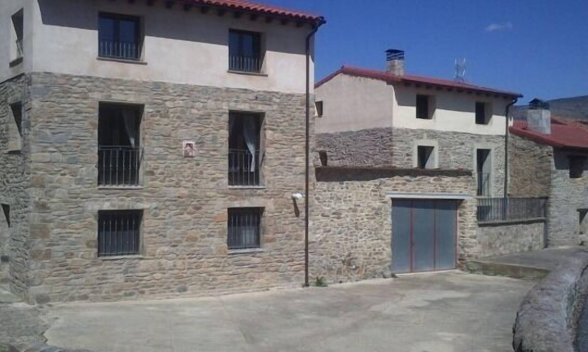 Villar del Rio Cottage | House of the Foreman and High House of Ayedo for 8 people