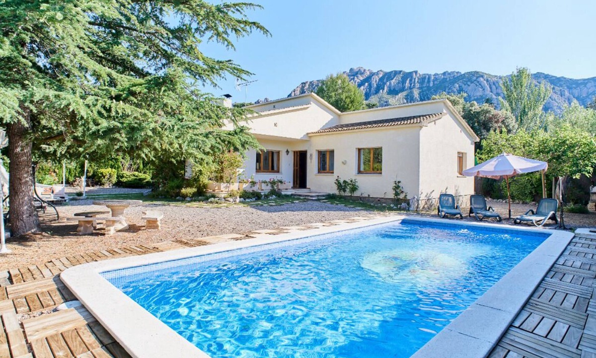 El Pla del Castell Ski Chalet | House/Villa - CollbatóHouse with pool and garden