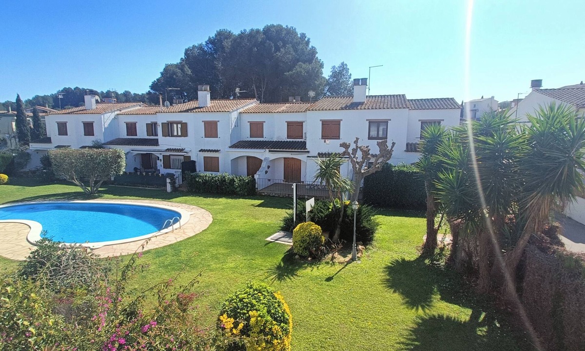 L'Escala House | HOUSE WITH COMMUNITY POOL 1KM FROM EMPURIES BEACHES