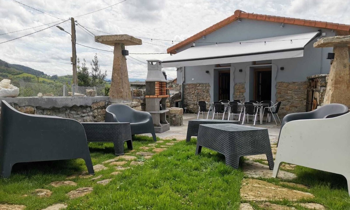 Llamero Cottage | House with enclosed porch (ideal for pets), barbecue, ping pong table. VV 2047 AS