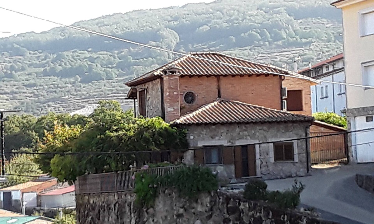 Casas del Castanar House | House with garden located in the Jerte Valley
