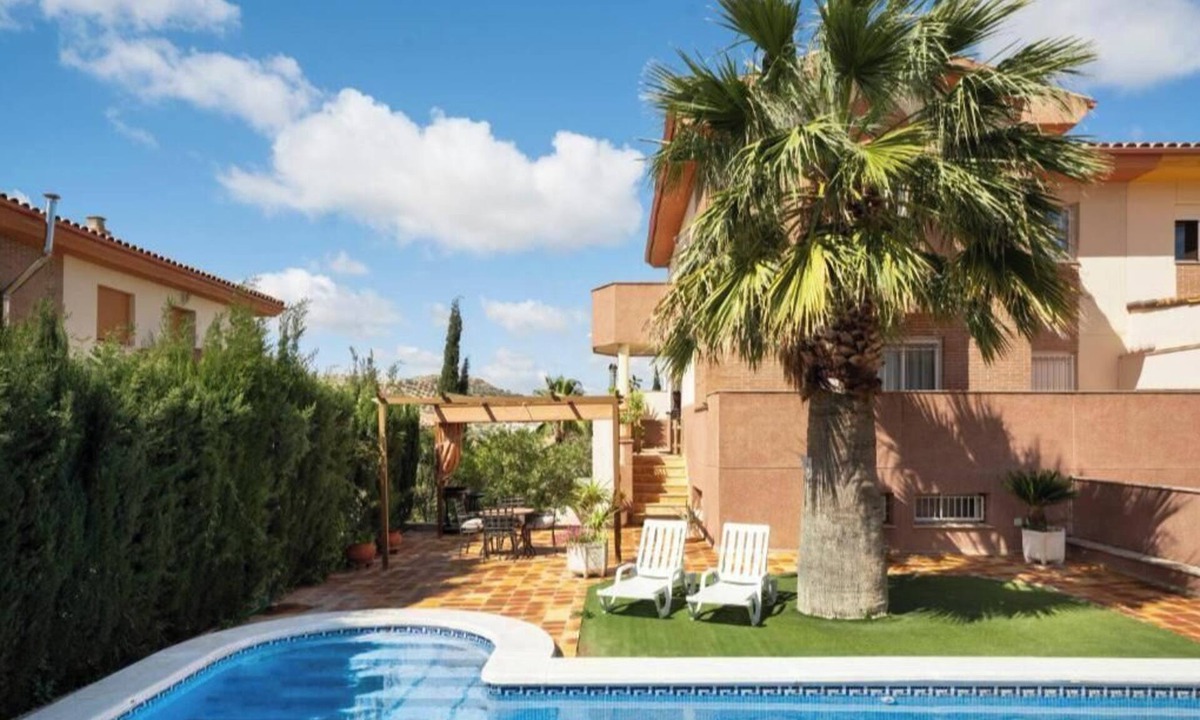 La Guardia de Jaen Ski Chalet | House with private saltwater pool