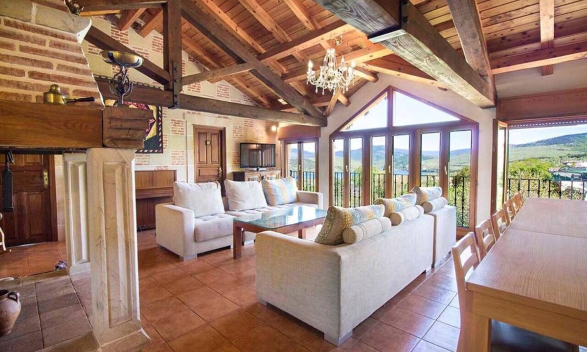 El Rasillo de Cameros Cottage | ideal for large families, pets allowed, garden, barbecue, fireplace
