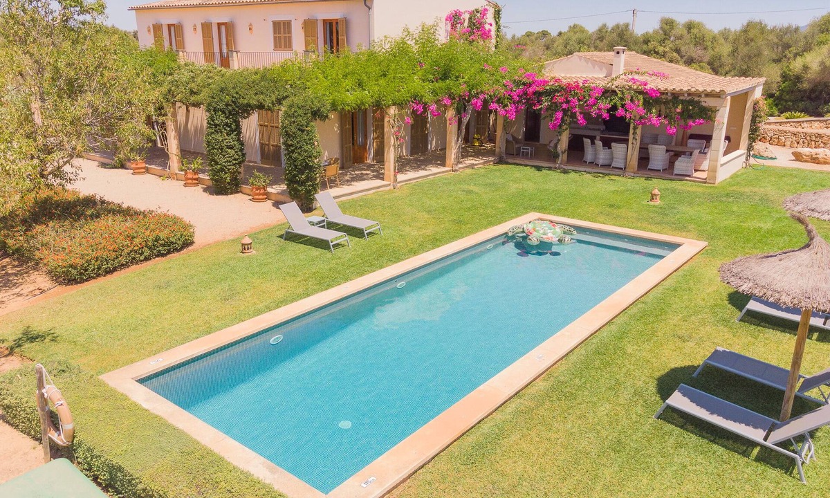 Santanyi House | Ideal holiday finca for families with children, fenced pool and playground