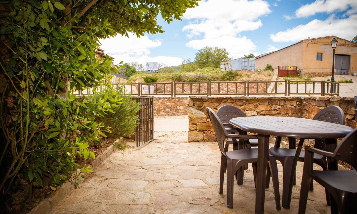 Horcajuelo de la Sierra Ski Chalet | In the Maillo house you can enjoy a terrace with barbecue and a front patio