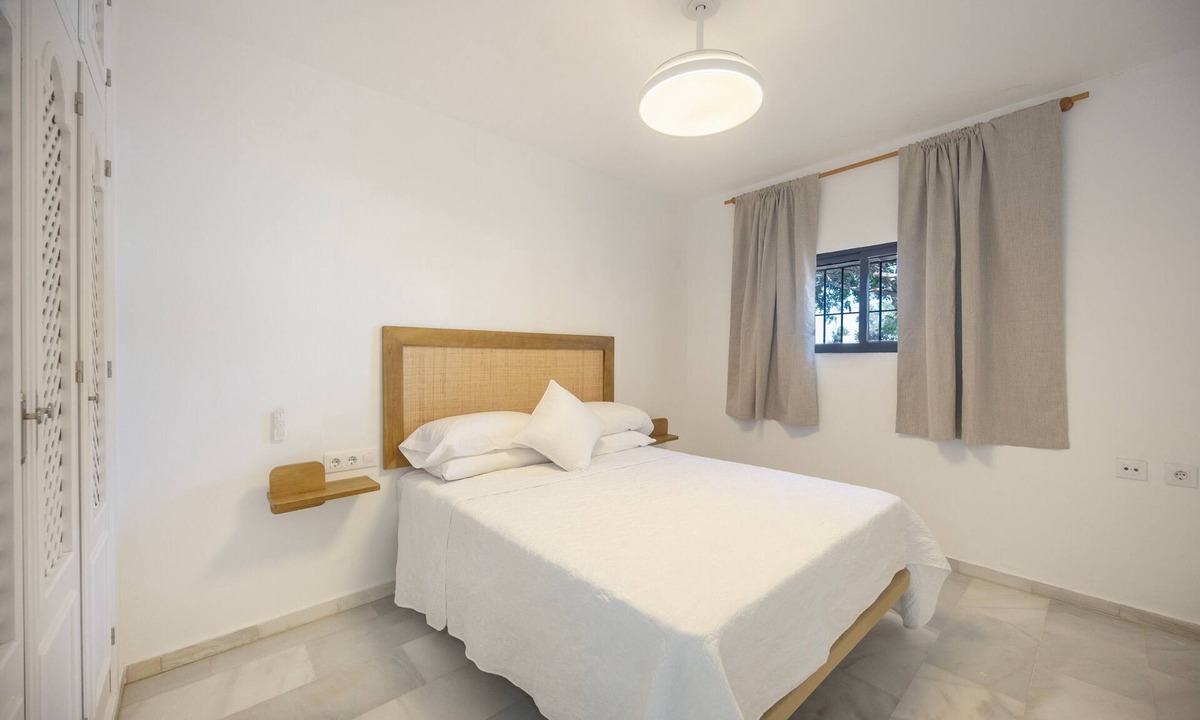 Chipiona Apartment | Isla Verde 3: Sunset Room in a Tranquil Villa in Cadiz