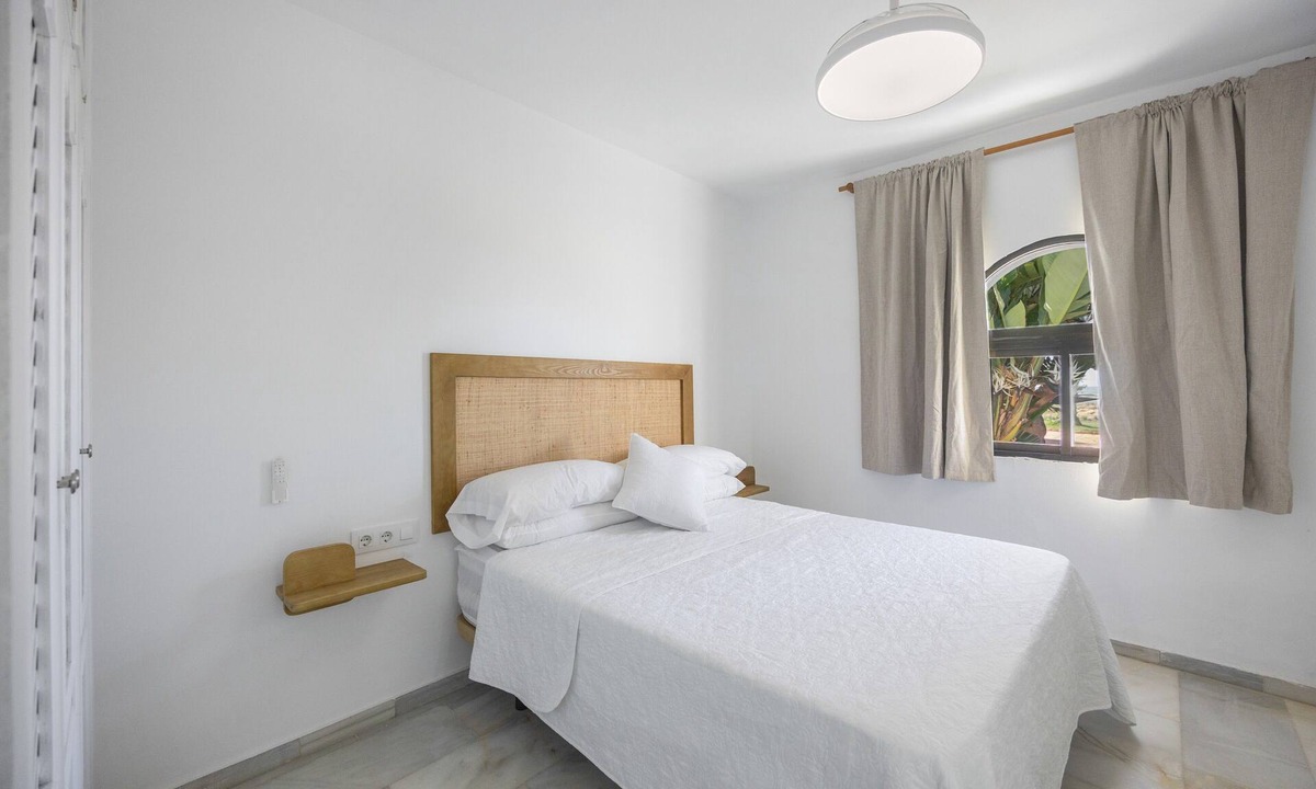 Chipiona Apartment | Isla Verde 6: Charming Room Steps from Chipiona
