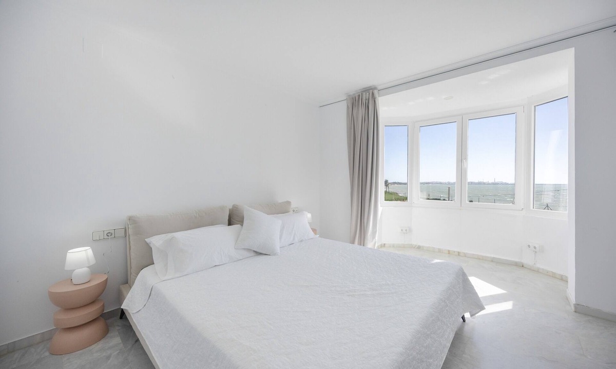 Chipiona Apartment | Isla Verde 7: Peaceful Morning Retreat Near the Sea