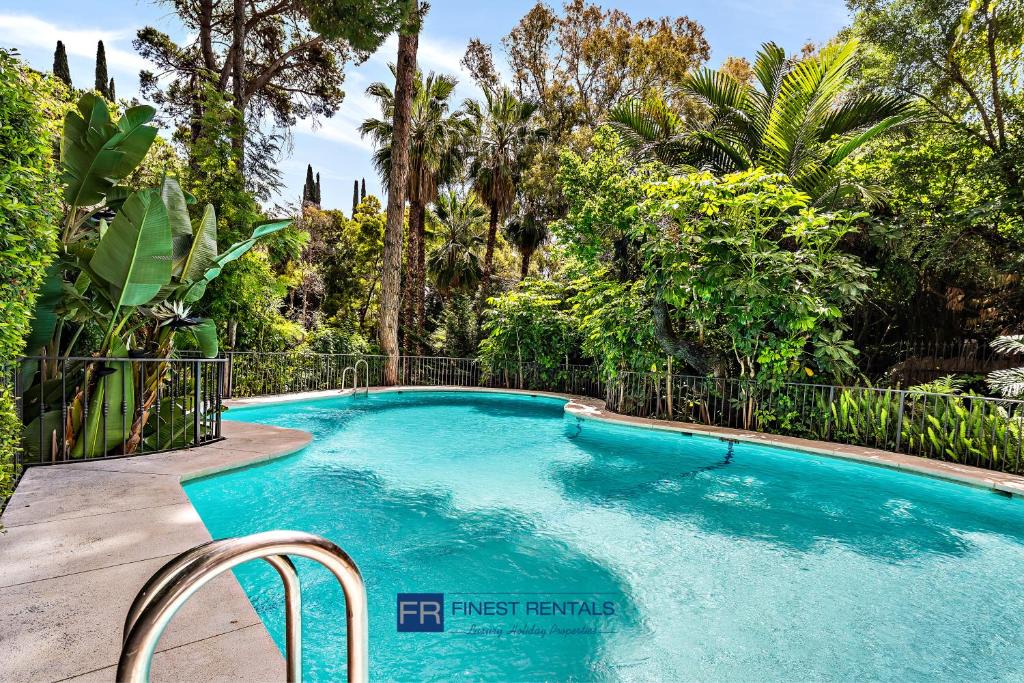Golden Mile Apartment | Jardín Del Mediterráneo by Finest Rentals